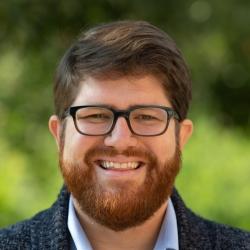 headshot of Alexander Serna Wallender