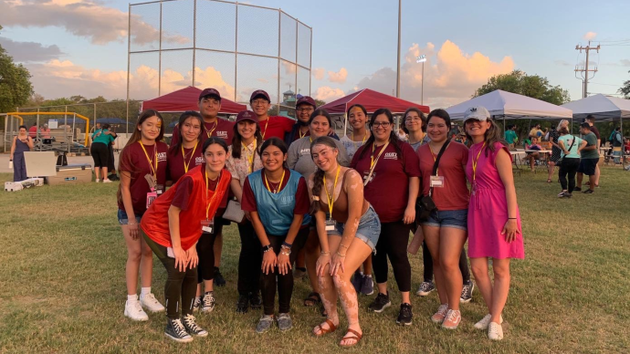 Upward Bound 学生 pose for a picture during a community service event with RAICES 2022.