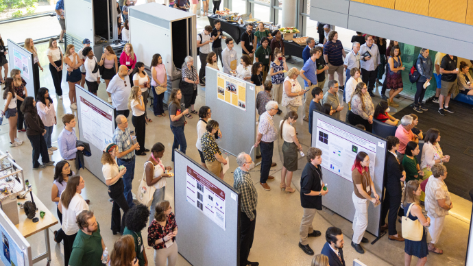 a bird's eye view of the Summer Undergraduate 研究 and Internship Symposium