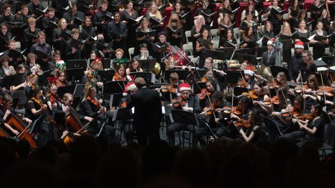 Students perform at the Christmas Concert 2022