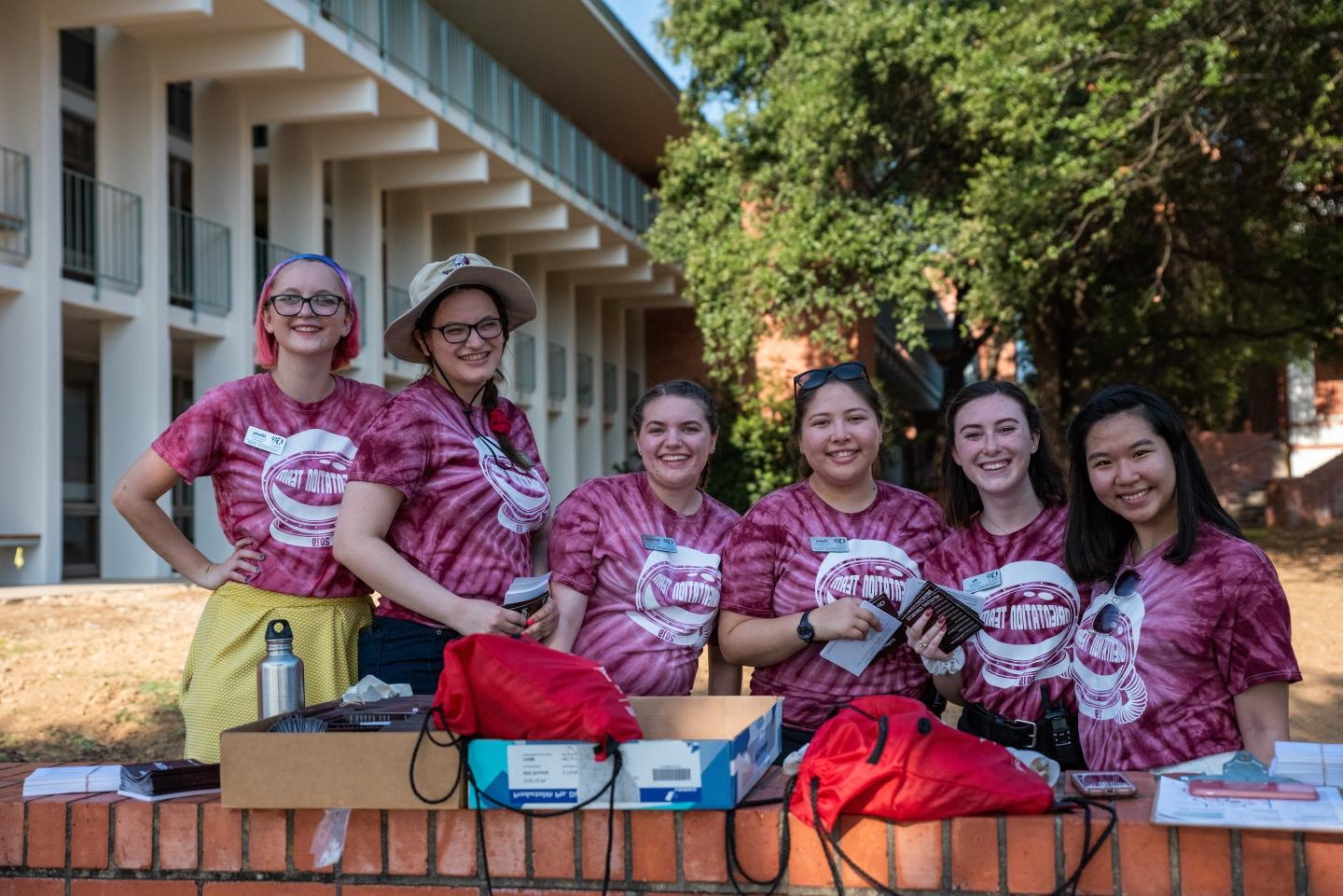 Team Trinity volunteers helping out with Move in Day